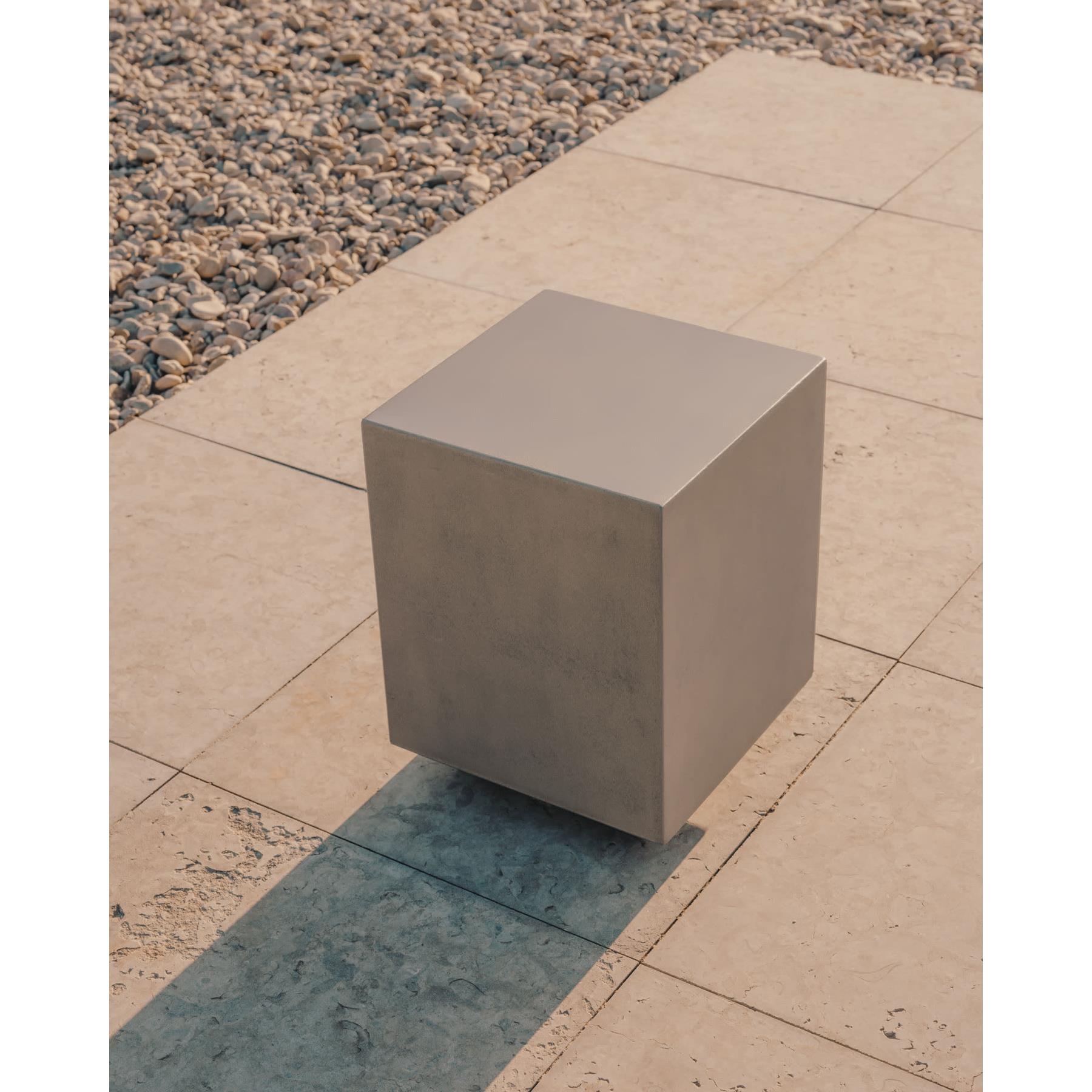 Kave Home - Rustella salontafel in cement 35 x 35 cm