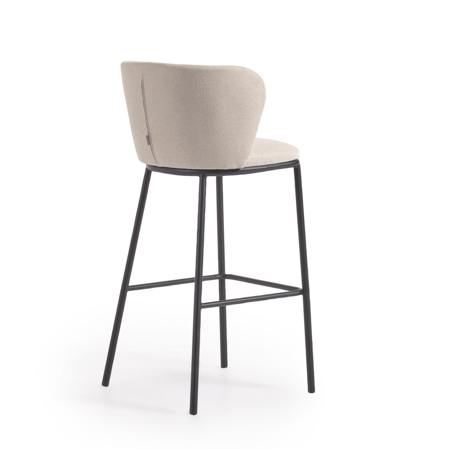 Kave Home - Ciselia kruk beige chenille en zwarte stalen poten  hoogte