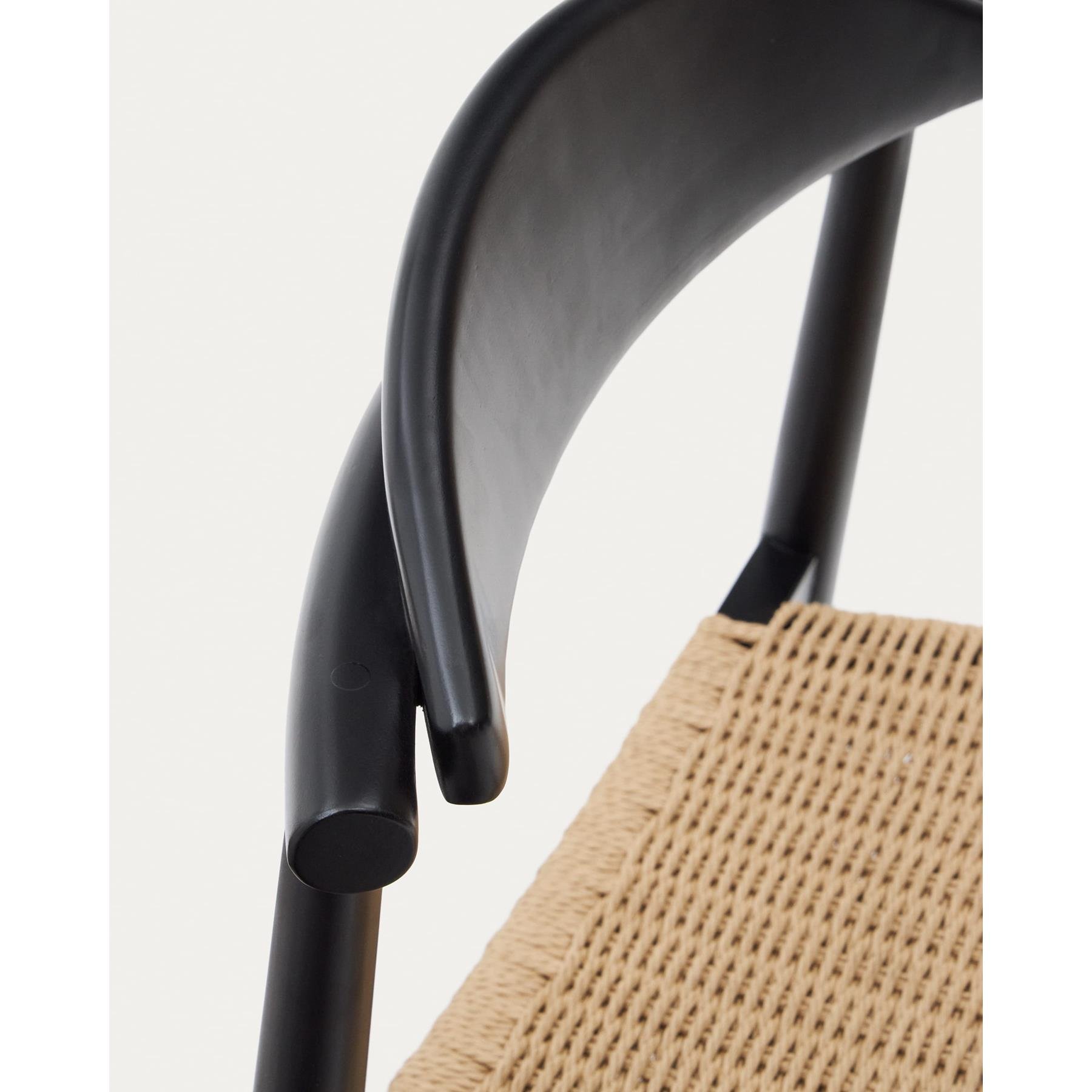 Kave Home - Kruk Nina van massief acaciahout zwarte afwerking en beige