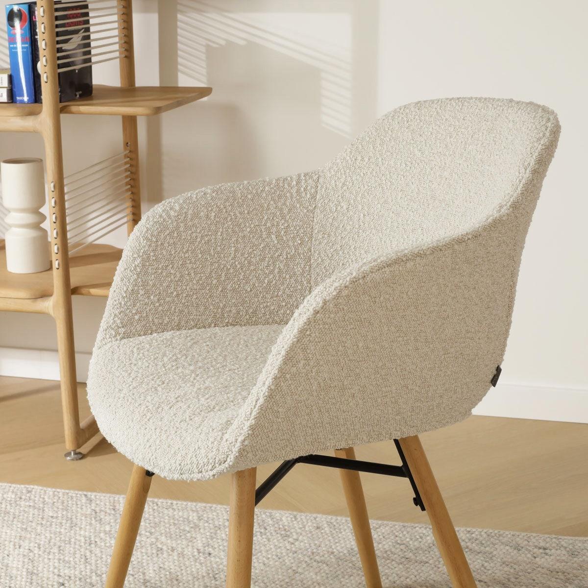 Nolon Nena-Mare Eetkamerstoel Bouclé Beige - Armleuning - Houten Poten