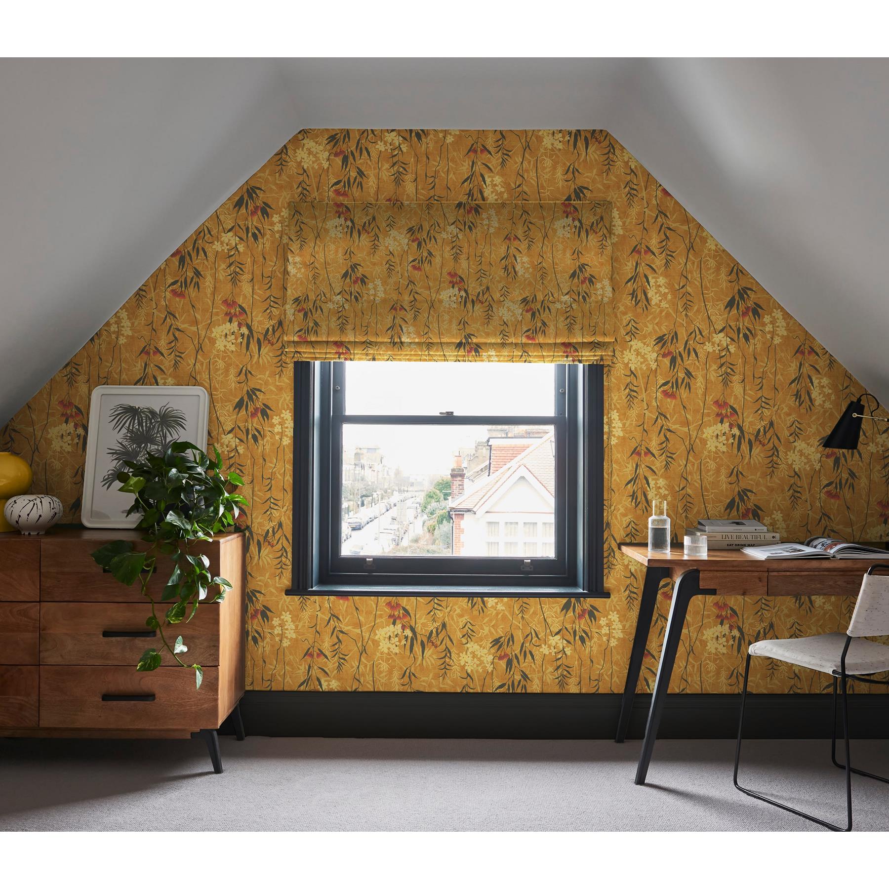Graham & Brown vliesbehang Obassia Silk Opulance geel