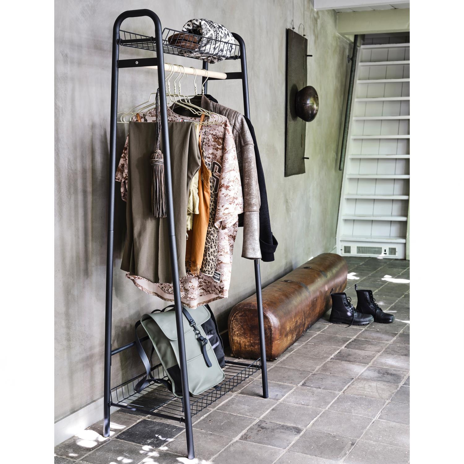 WOOOD Jovi Kledingrek - Metaal - Zwart - 167x70x41