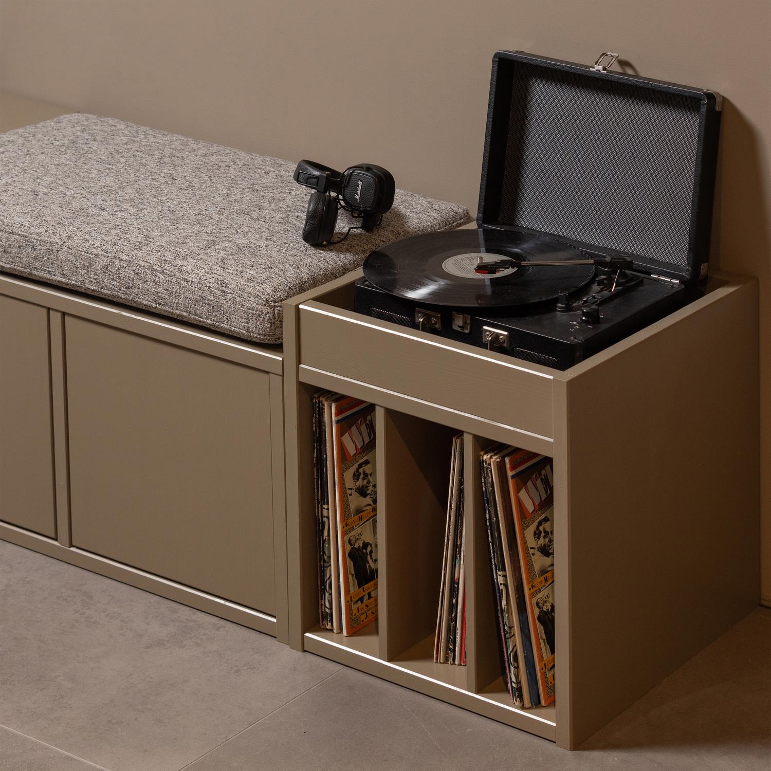 WOOOD Turner Platenkast - Grenen - Mud - 47x44x44