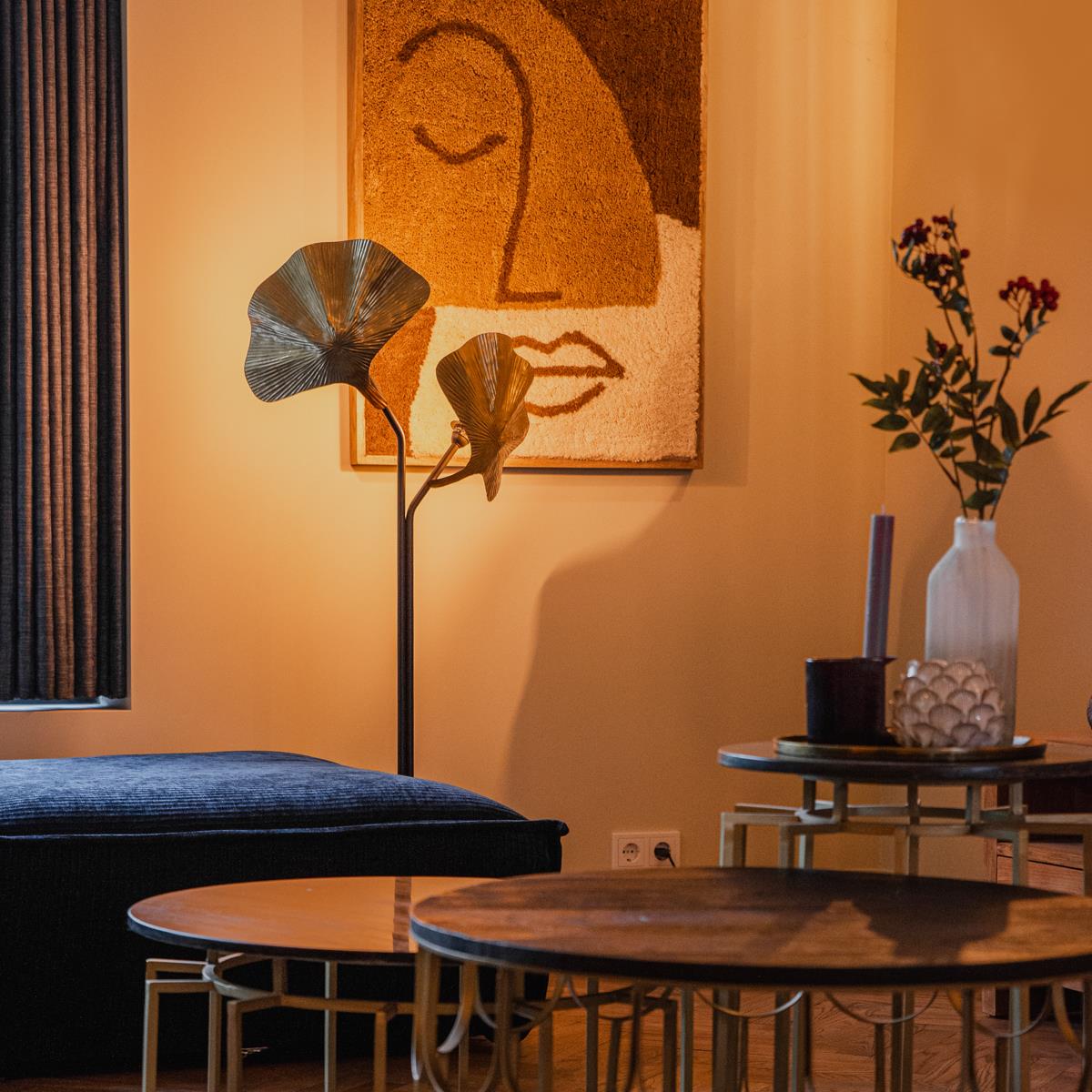 QAZQA Oosterse vloerlamp messing met zwart 2-lichts - Louka
