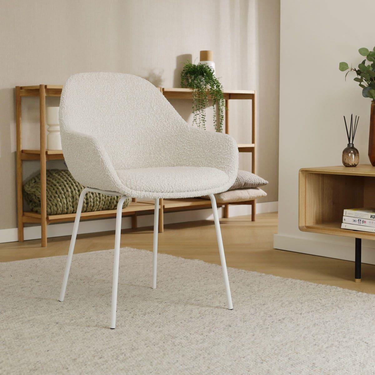 Nolon Nora-Mae Eetkamerstoel Bouclé Beige - Armleuning - Witte Poten
