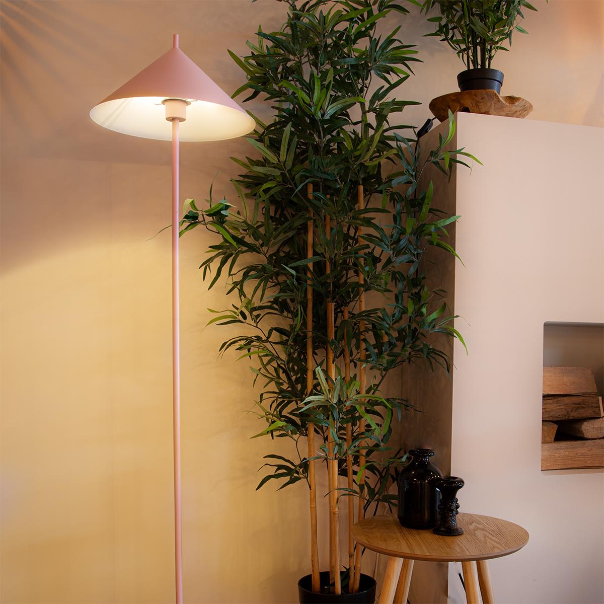 QAZQA Design vloerlamp roze driehoek - Triangolo