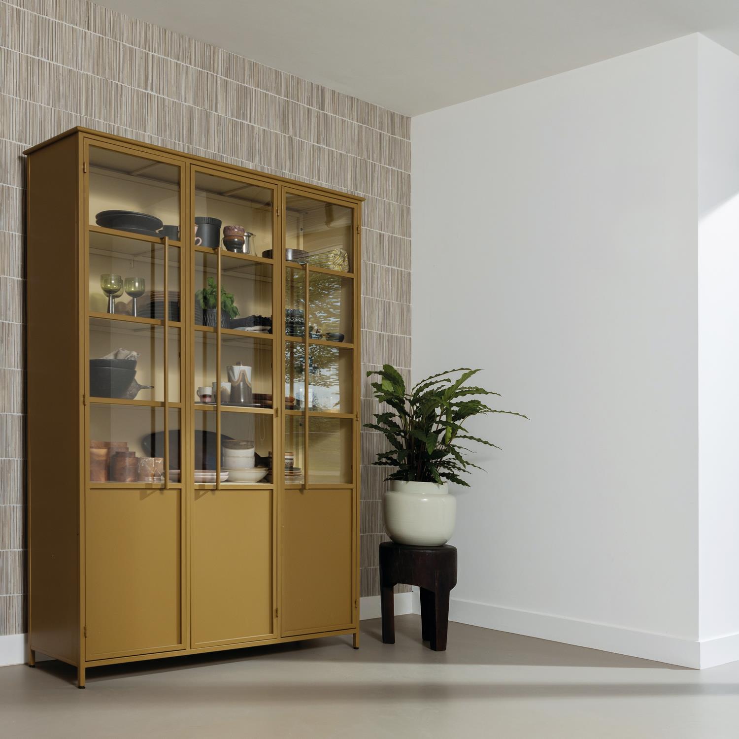 WOOOD 3-deurs vitrinekast XL Exhibit - Metaal - Geel - 200x142x44 cm