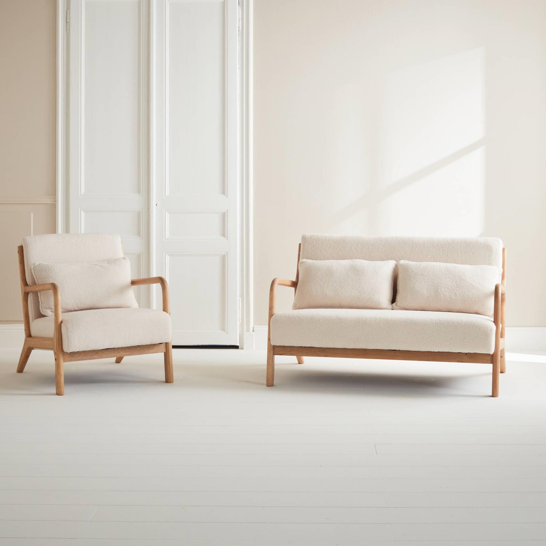 sweeek - 2-zitsbank + houten fauteuil met boucléstof