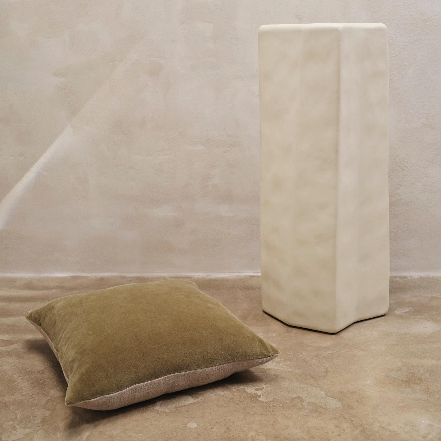 ferm LIVING Senti Sierkussen - Khaki