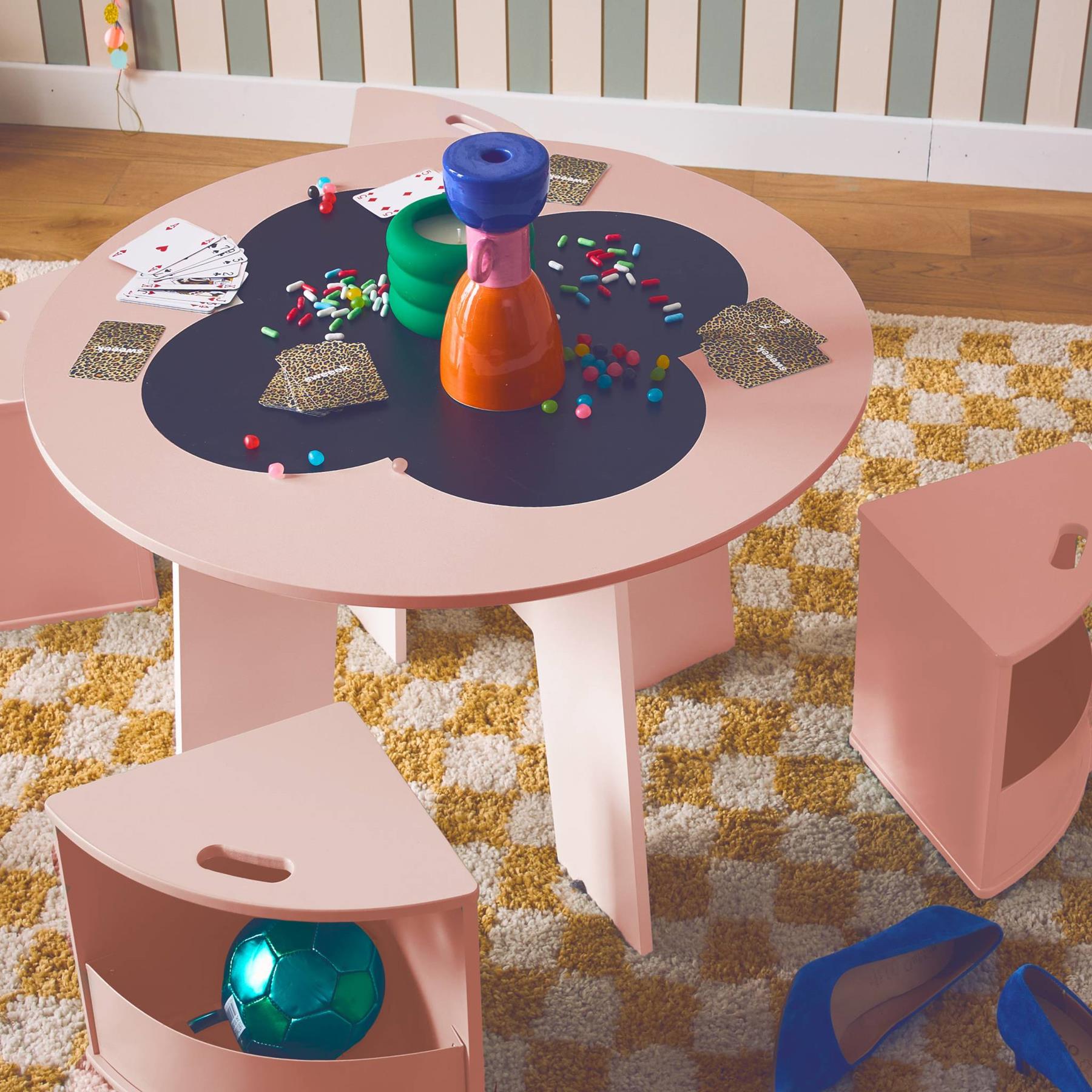 sweeek - Kindertafel en 4 stoelen met leisteen