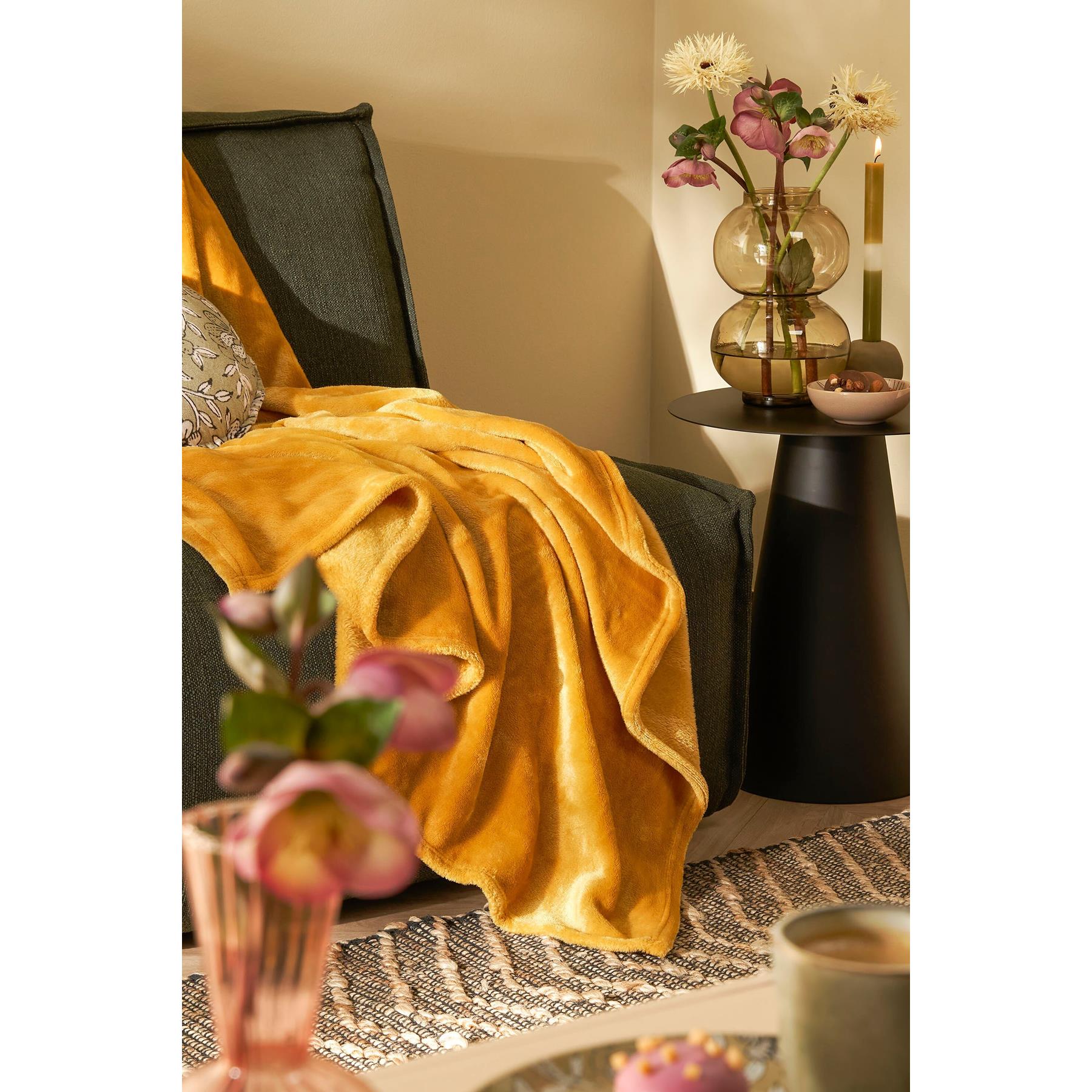 In The Mood Collection Famke Fleece Plaid - 180 x 130 cm - Geel
