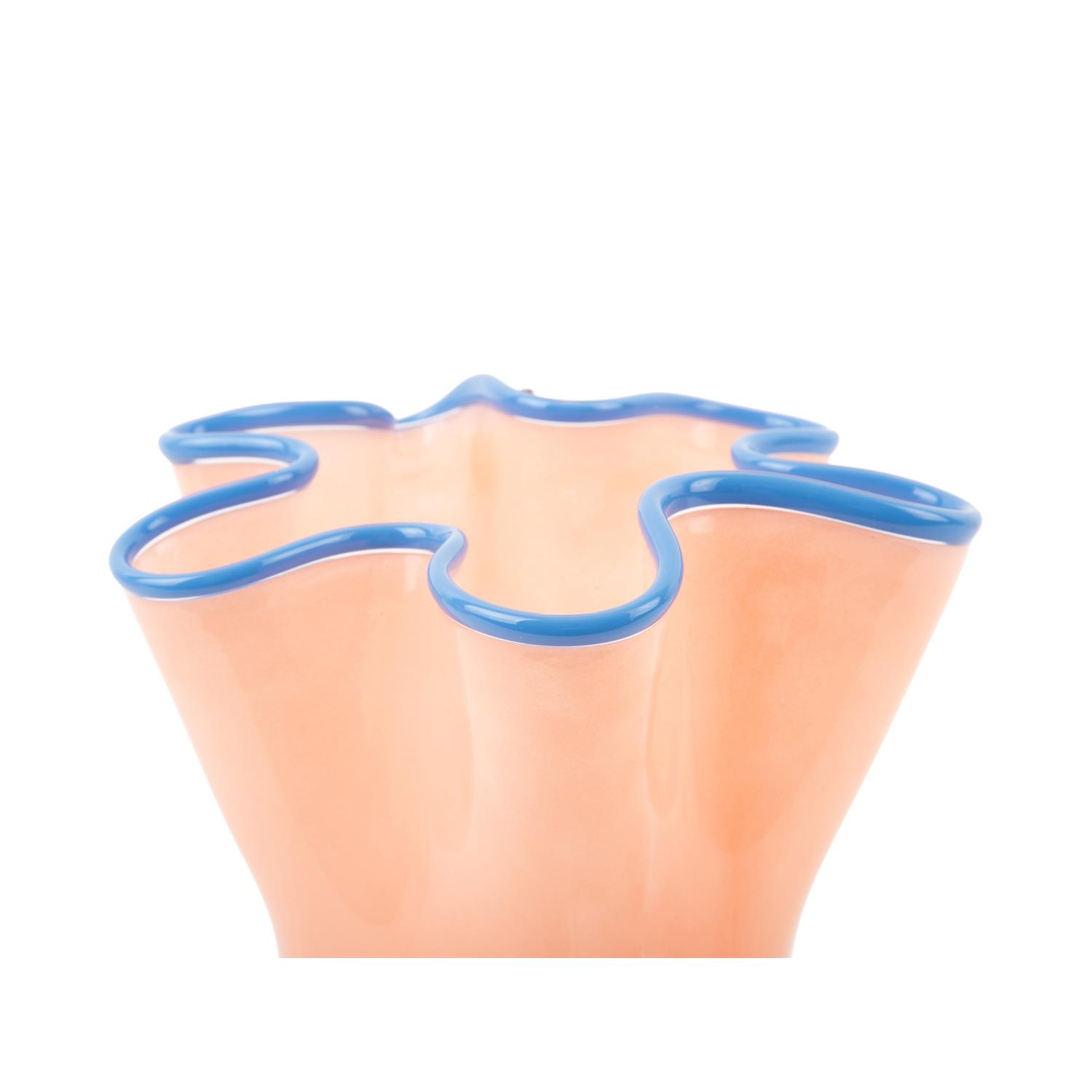 present time - Vase Ruffles Medium