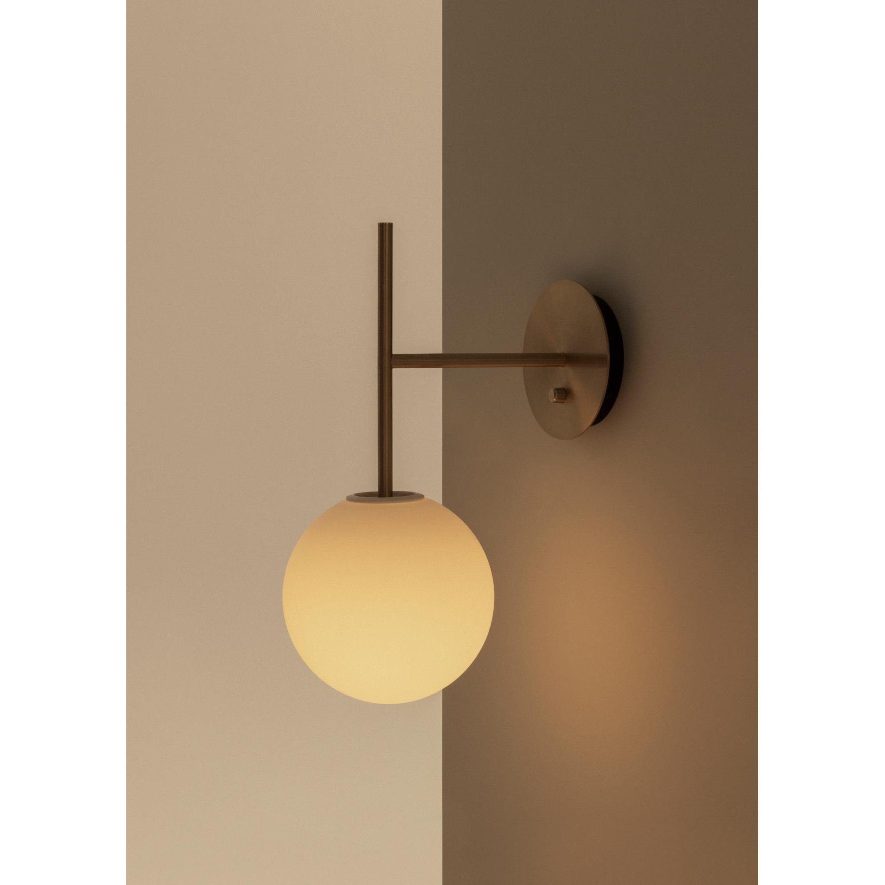Audo Copenhagen TR Bulb Suspended wandlamp messing