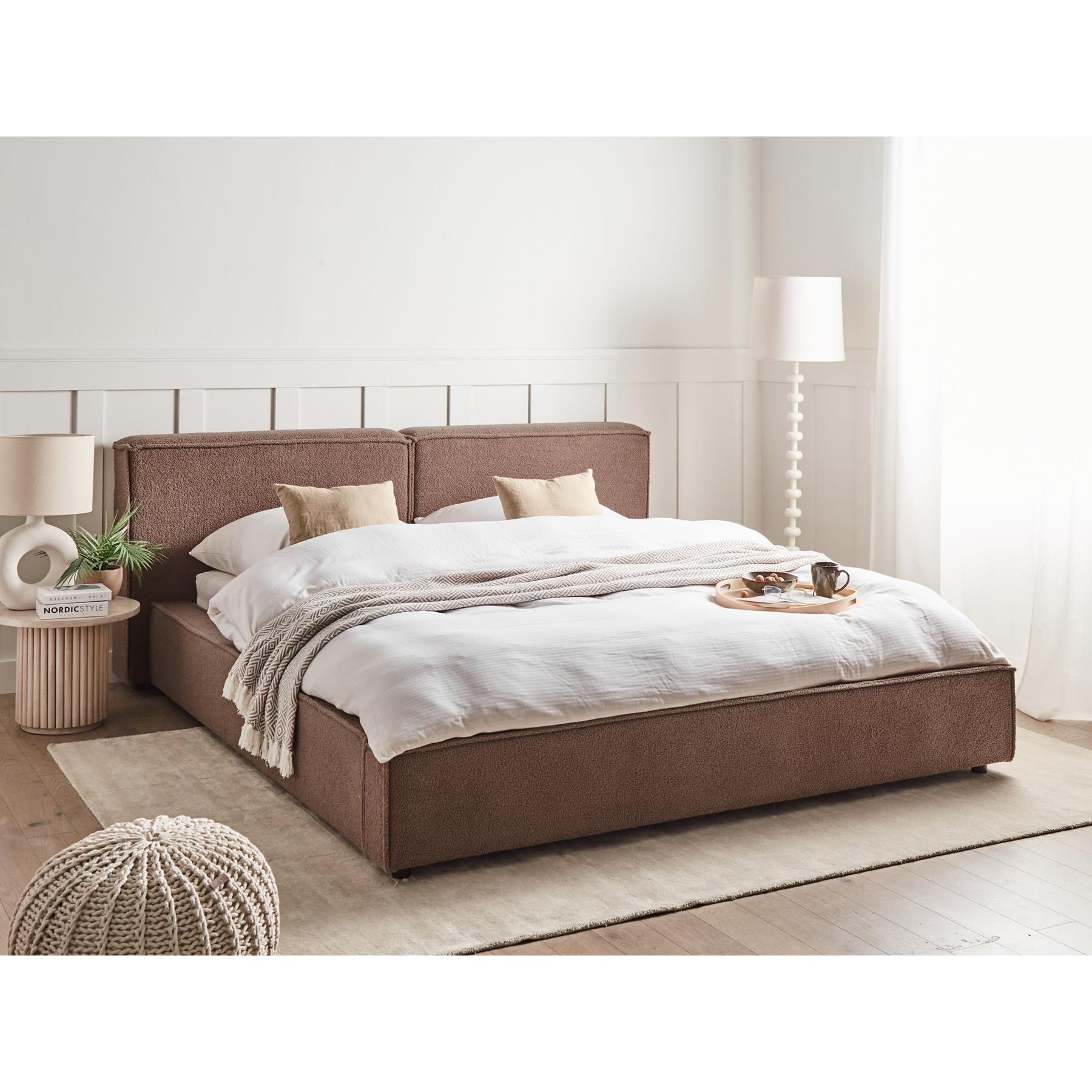 Beliani - LINARDS - Tweepersoonsbed - Bruin - 160 x 200 cm - Bouclé