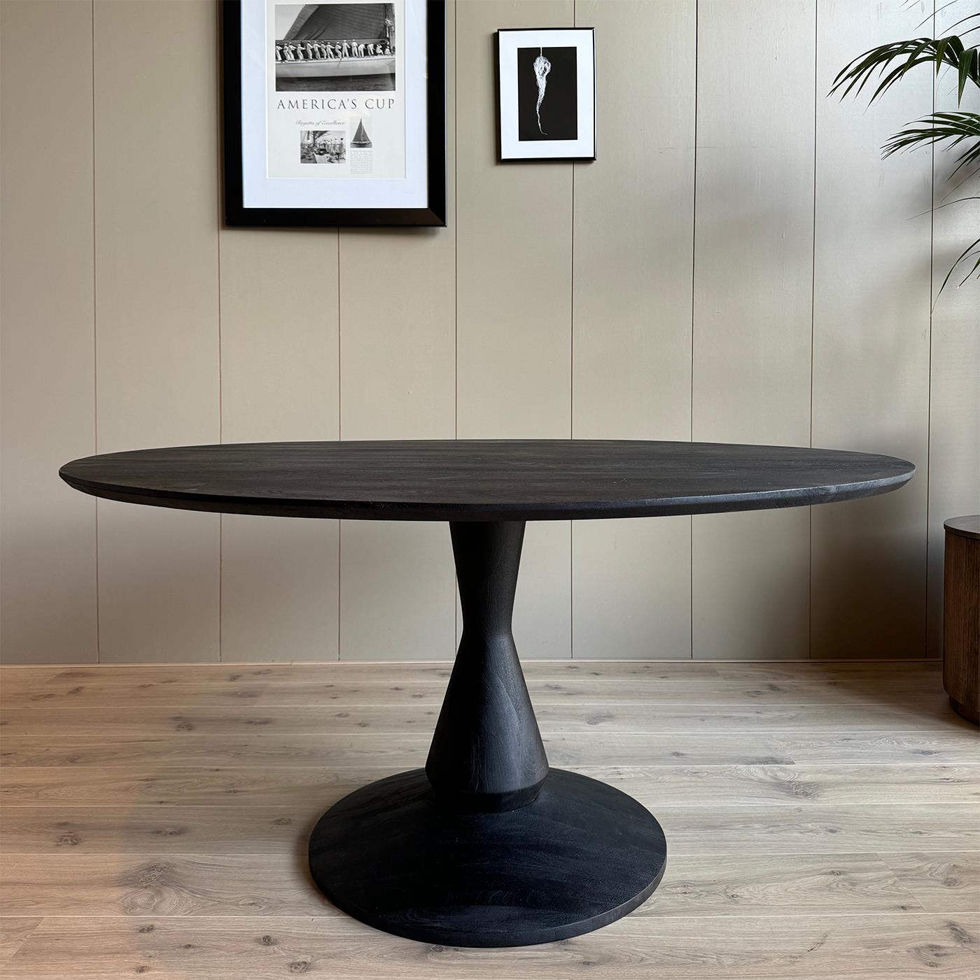 Old Inn - Eetkamertafel Mango zwart rond 150cm met houten poot