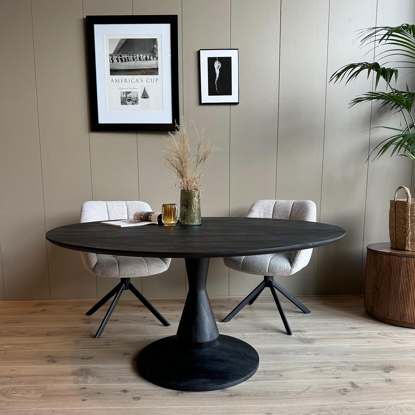 Old Inn - Eetkamertafel Mango zwart rond 150cm met houten poot