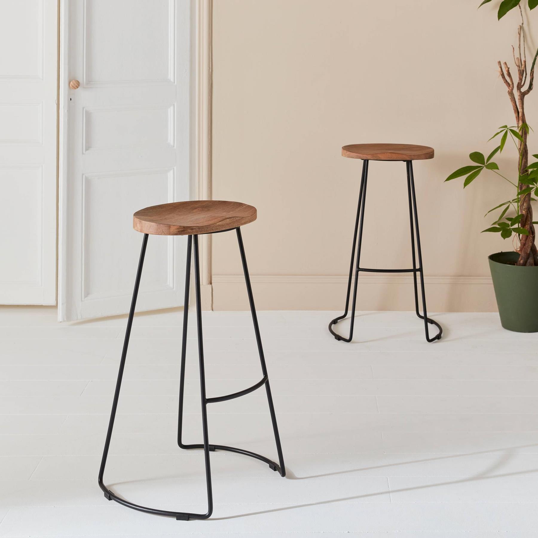 sweeek - Mangohout en stalen barkruk, voetsteun, 75cm (set van 2)