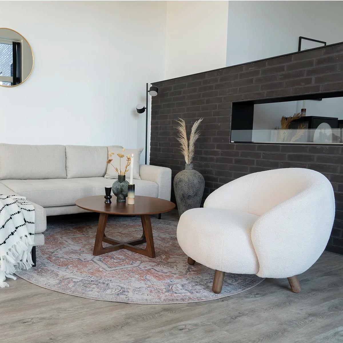 Artichok Mona ronde fauteuil met walnoot poten - teddystof wit