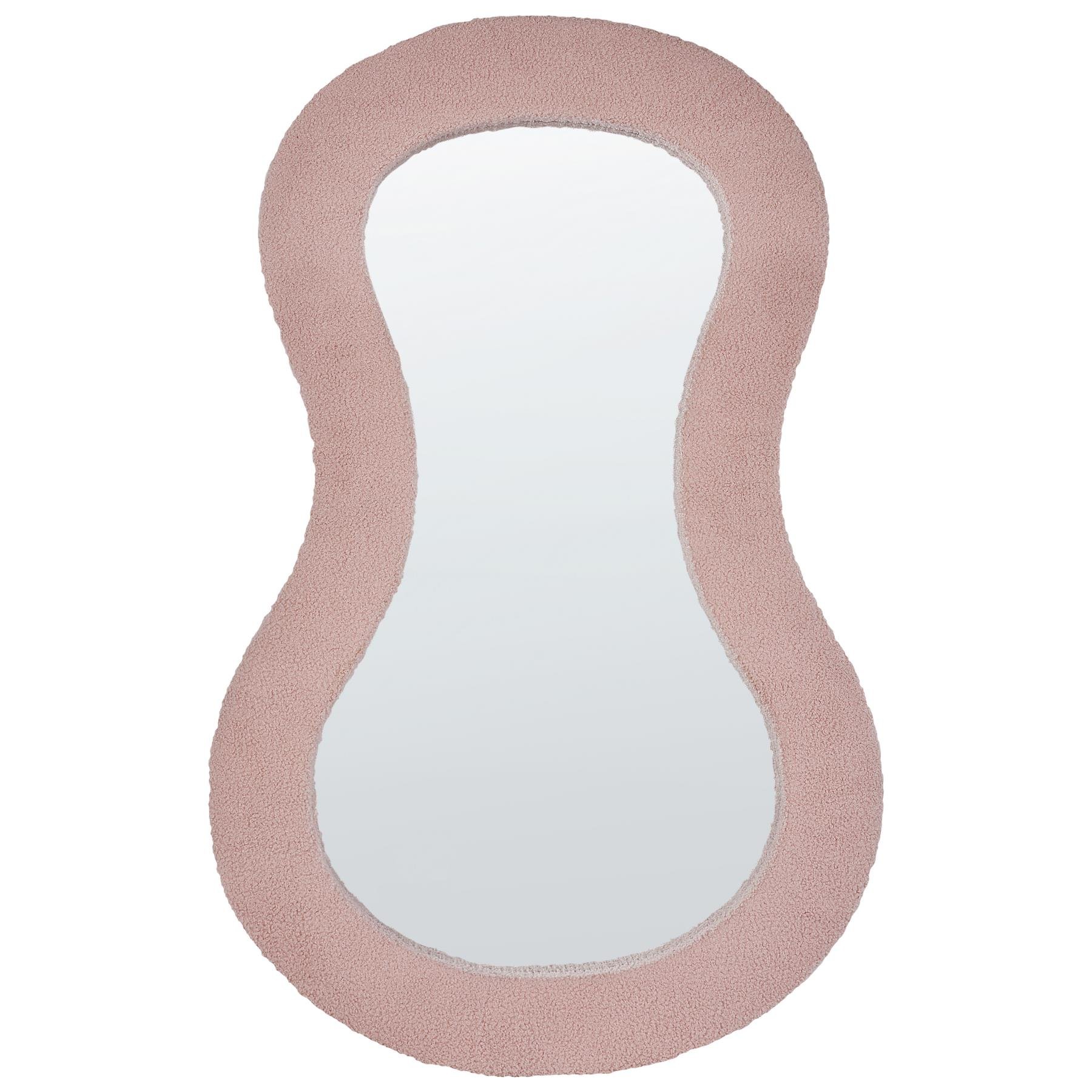 Beliani - PLANCHEZ - Wandspiegel - Roze - 70 x 112 cm - Bouclé