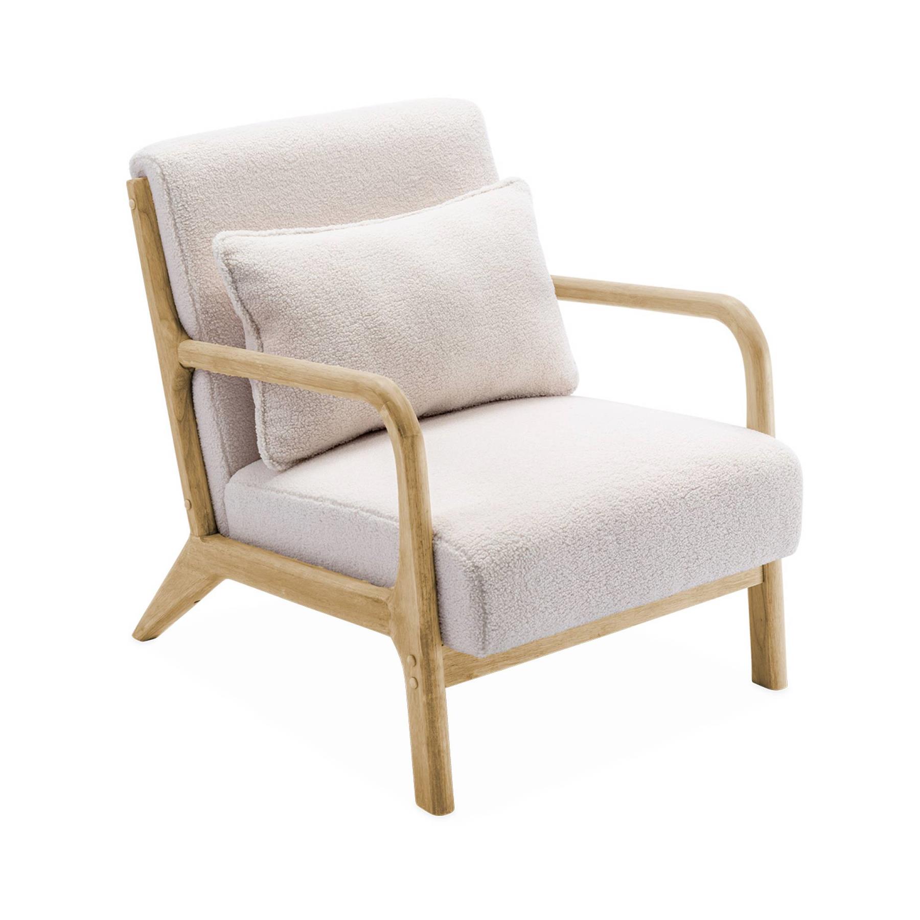 sweeek - 2-zitsbank + houten fauteuil met boucléstof