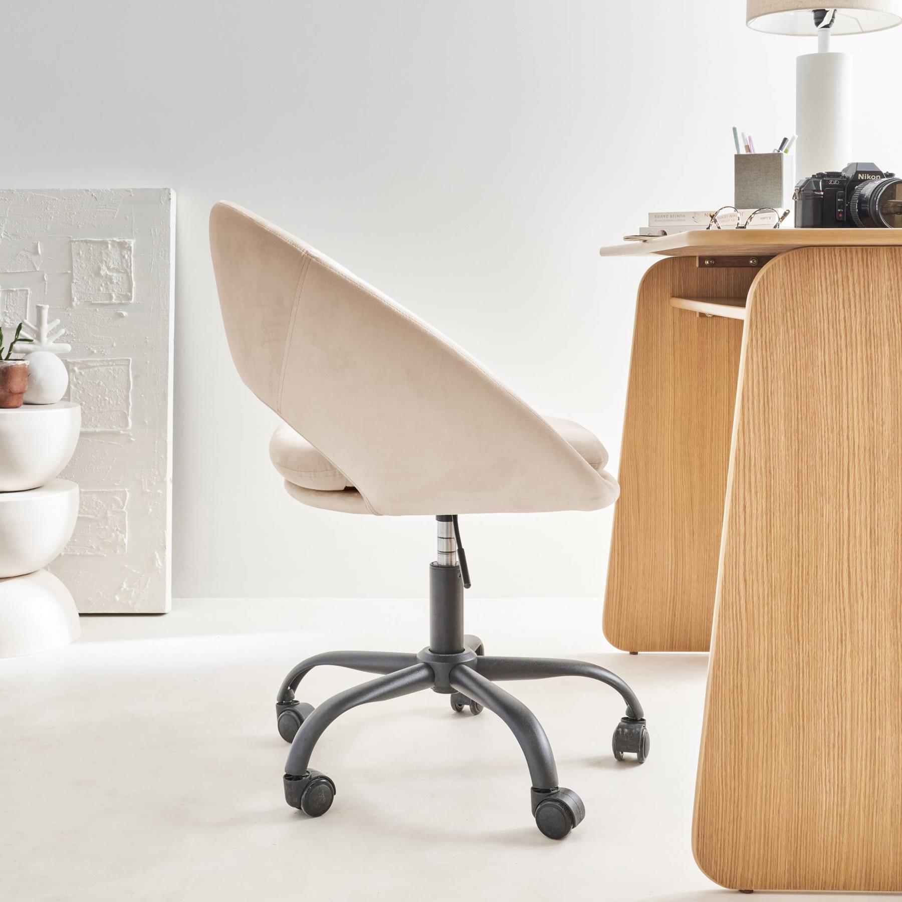 sweeek - Bureaustoel met velours bekleding en metalen wielen