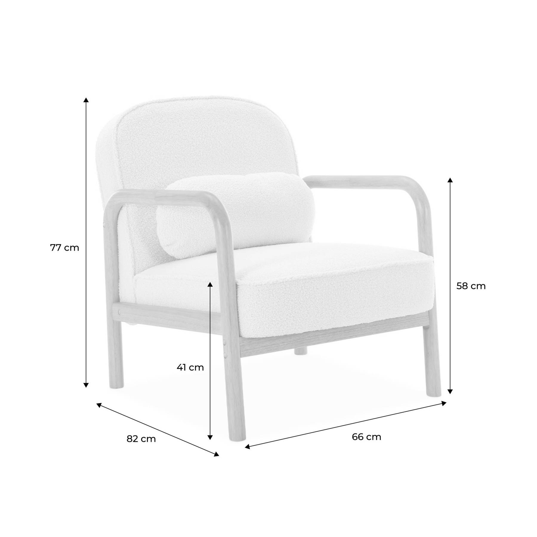 sweeek - Scandinavische fauteuil in licht walnoot gebeitst heveahout