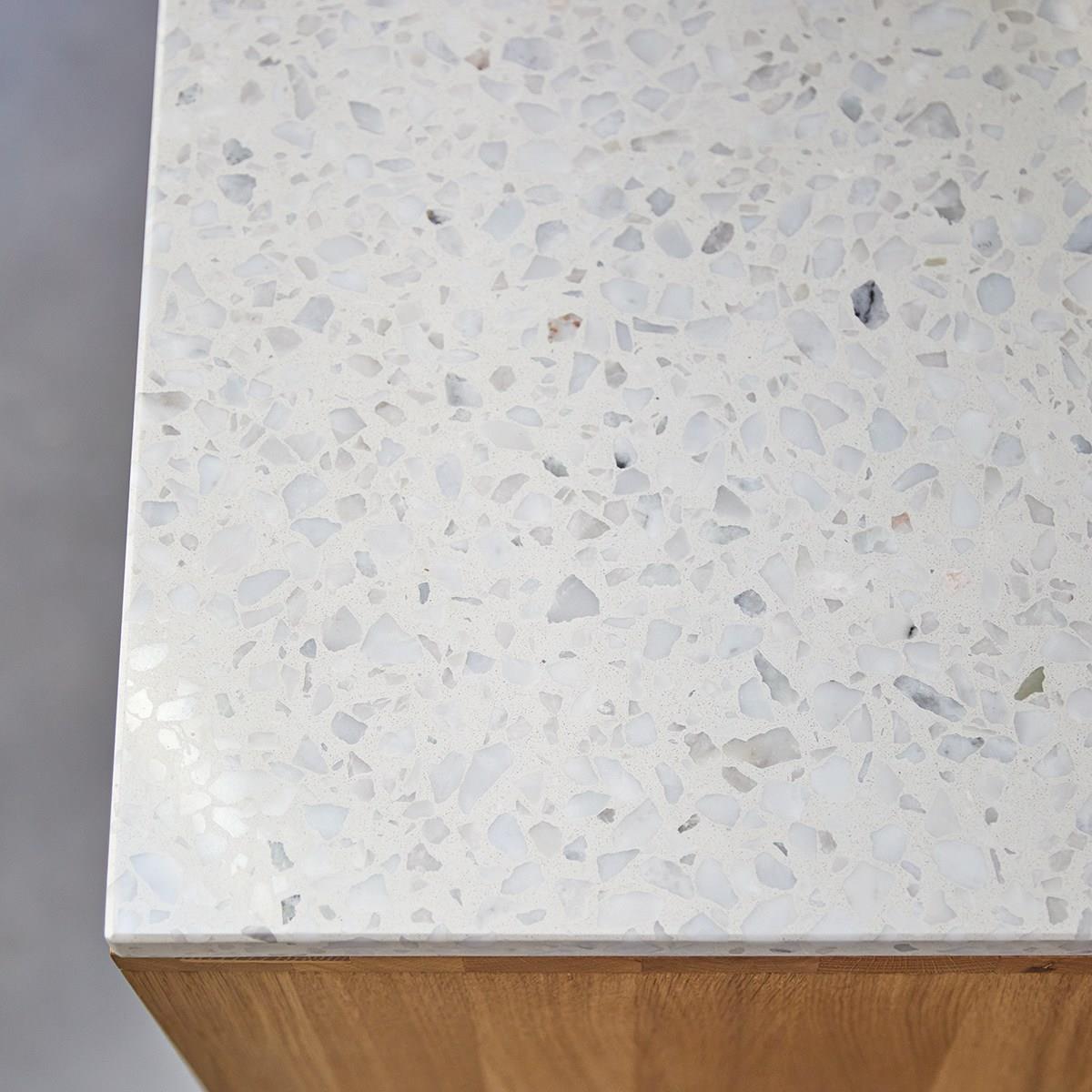 Tikamoon - Miho - Lage boekenkast in eiken en wit premium terrazzo