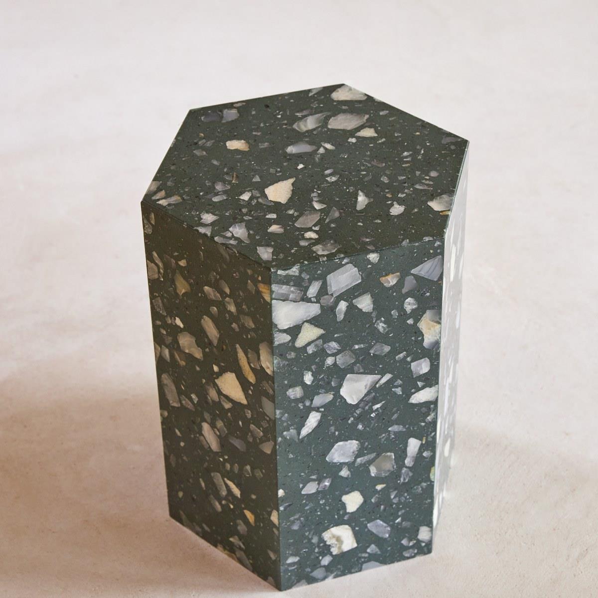 Tikamoon - Zoé-hocker van zwarte premium terrazzo
