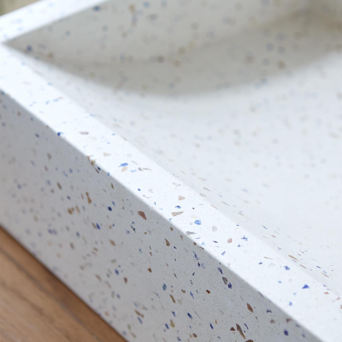 Tikamoon - Pegase - Wastafel van terrazzo confetti