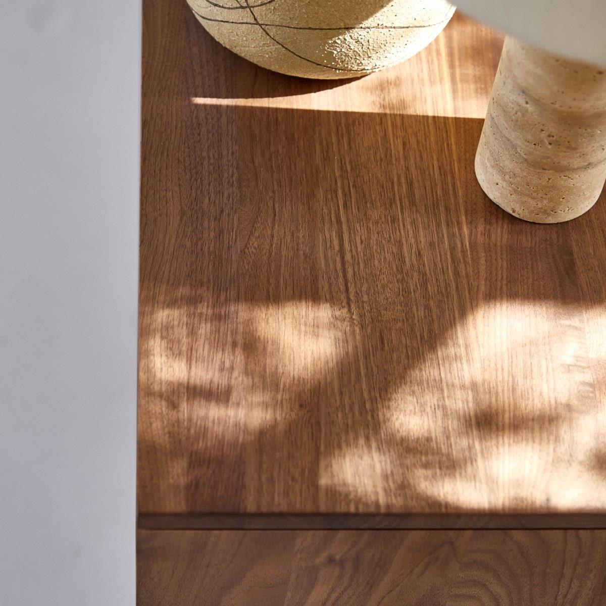 Tikamoon - Esmée - Tv-meubel van massief notenhout 130 cm kopen? Shop bij fonQ!