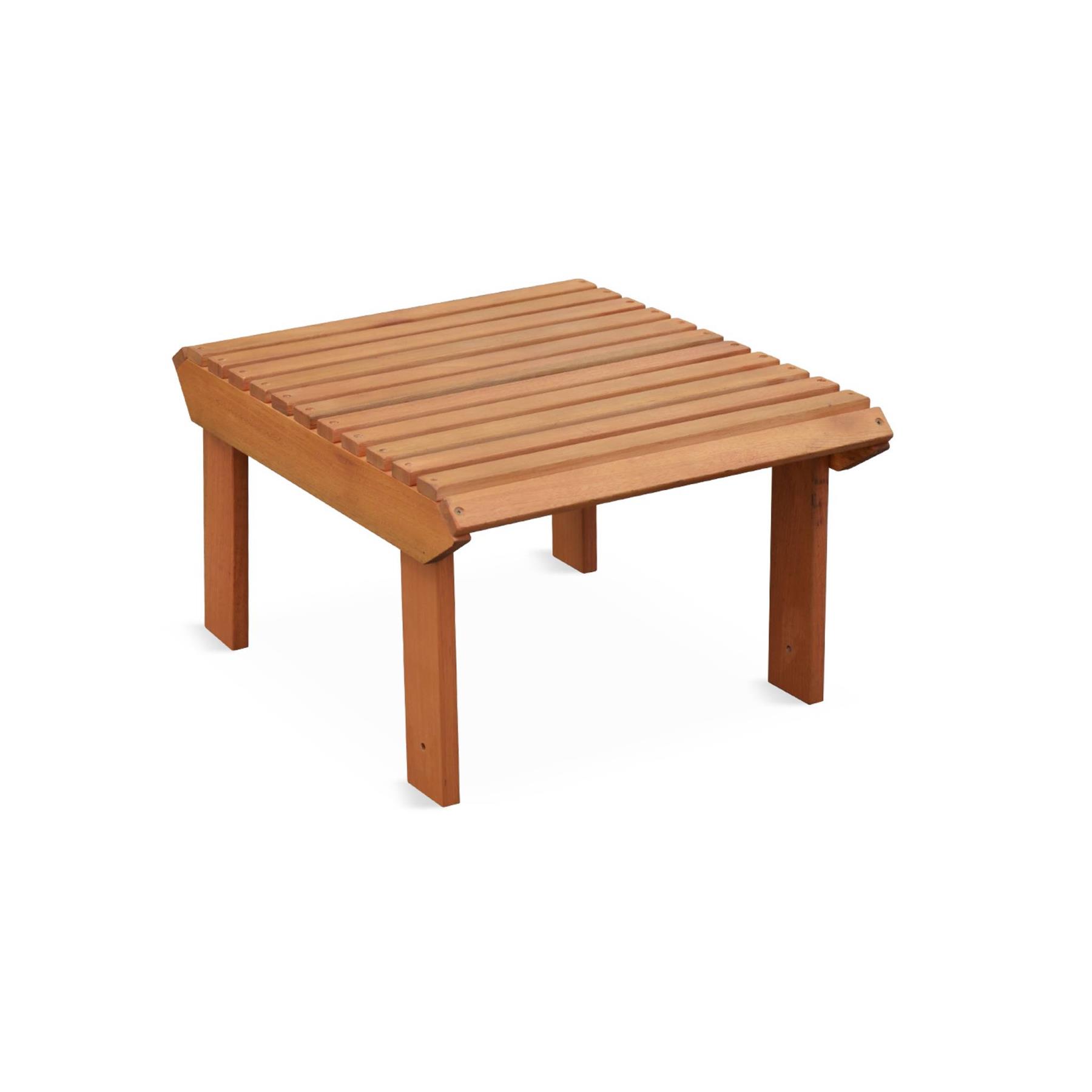 sweeek - Set van 2 eucalyptus houten tuinstoelen met tafel,