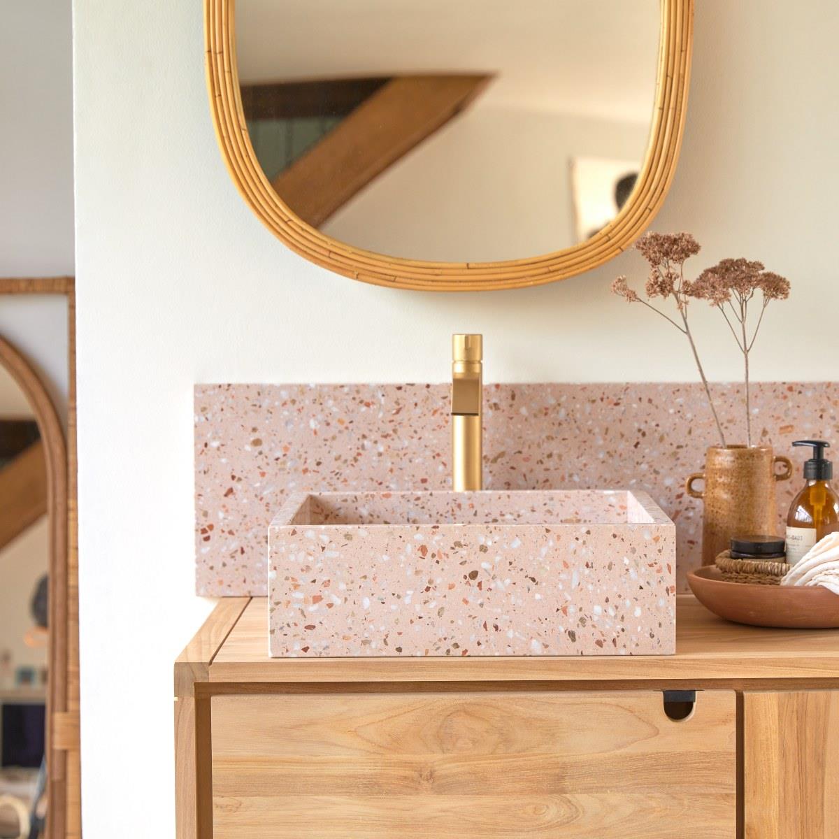 Tikamoon - Made - Vierkante wastafel in roze premium terrazzo