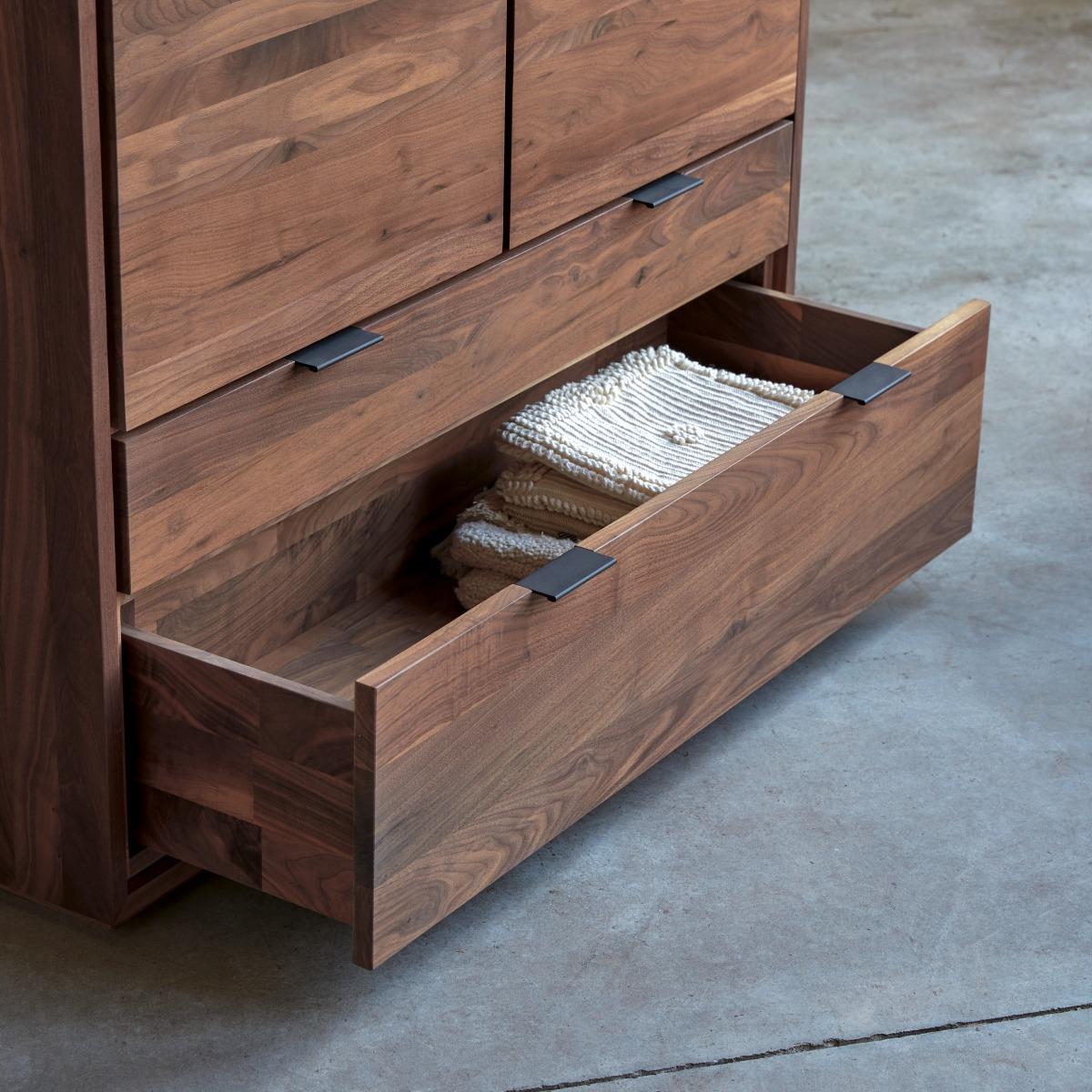Tikamoon - Senson - Massief notenhouten dressoir 110 cm