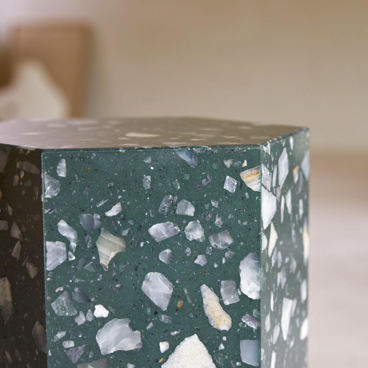 Tikamoon - Zoé-hocker van zwarte premium terrazzo