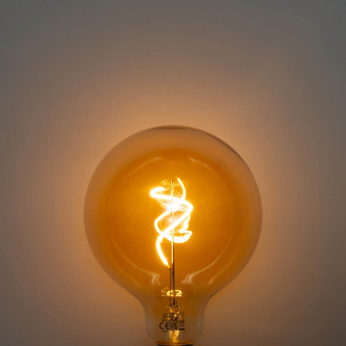 LUEDD E27 dimbare LED spiraal filament goud G125 4W 270 lm 2200K