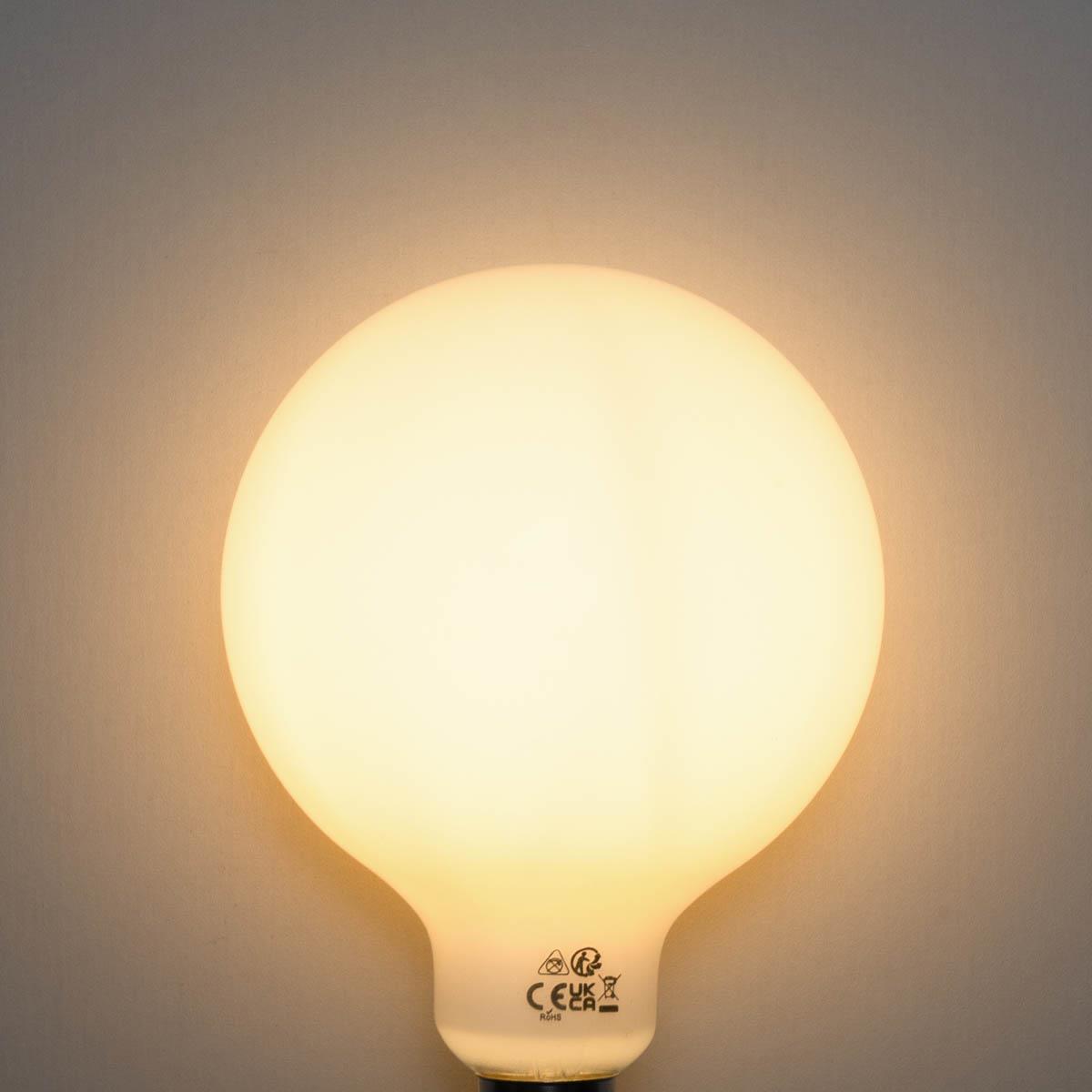 LUEDD E27 dimbare LED lamp opaal G125 5W 450 lm 2200K