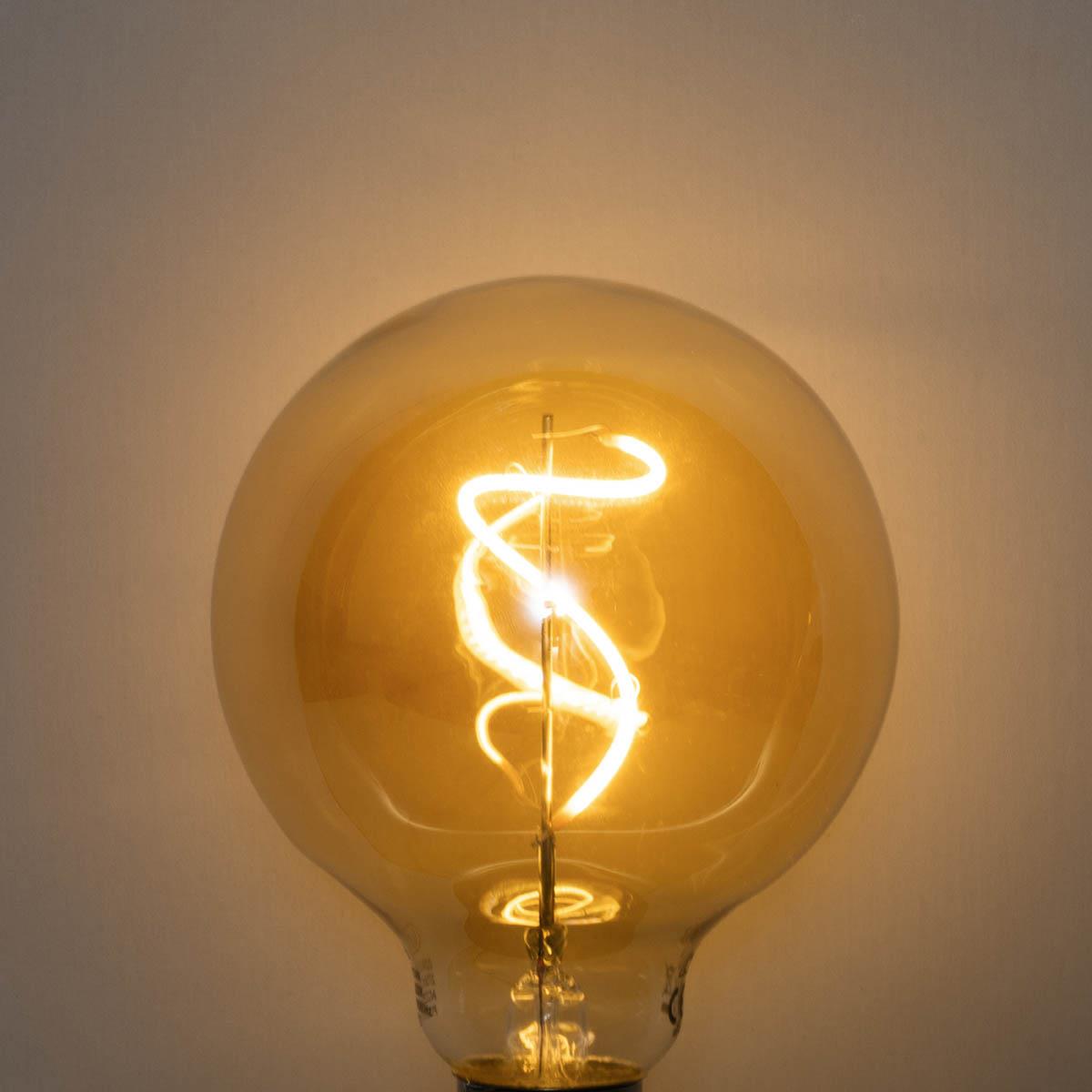 LUEDD E27 dimbare LED spiraal filament G95 4W 270 lm 2700K