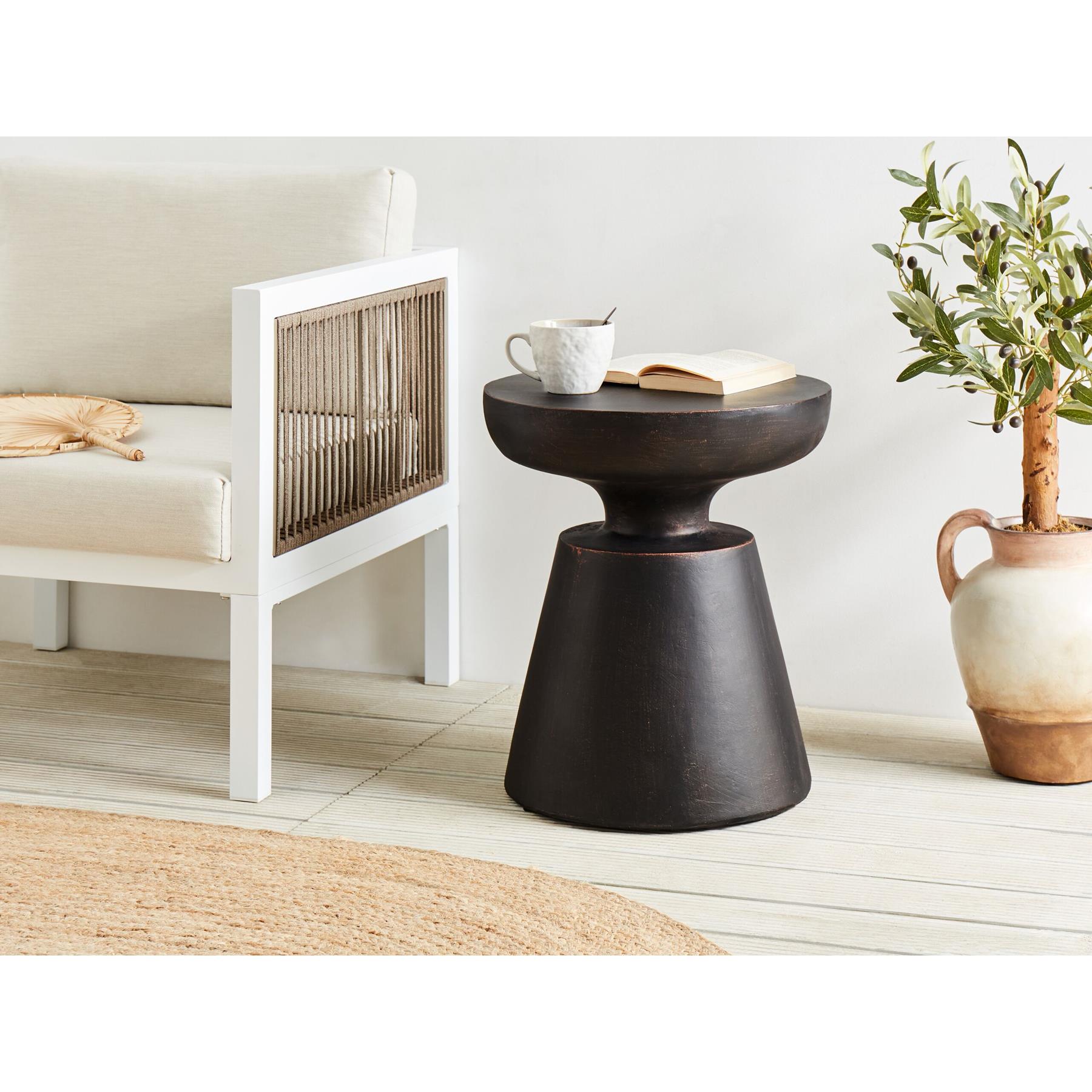 Beliani - MINCIO - Bijzettafel - Zwart - Lichtbeton
