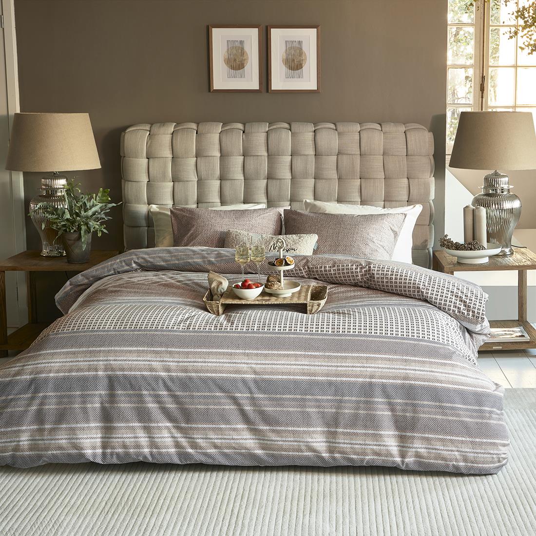 Rivièra Maison - Luxueus Bedframe in Fabulous Flax van 100% linnen en 215x188 cm