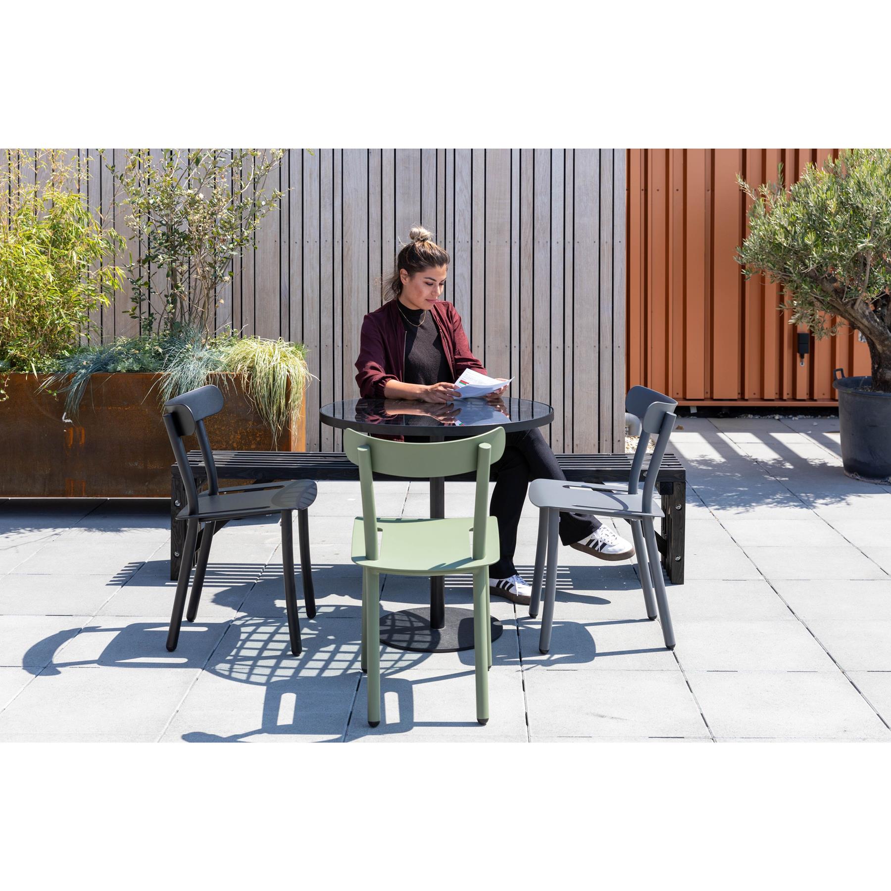 Zuiver Friday Tuinstoelen Stapelbaar Zwart - Set van 2