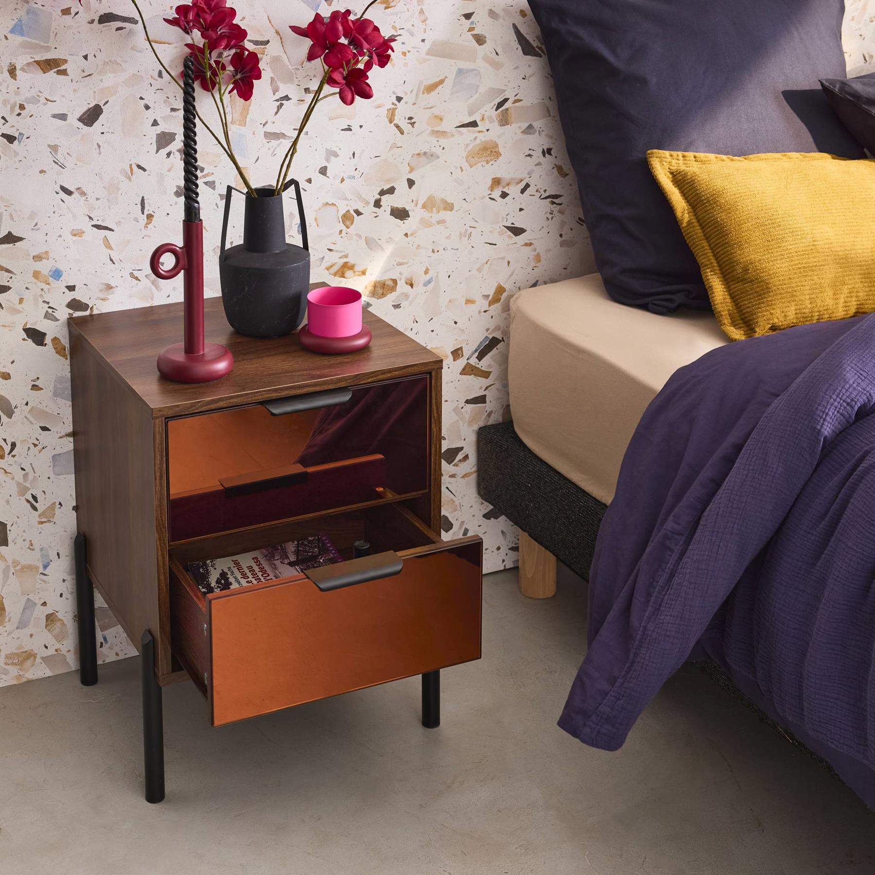 sweeek - Vintage nachtkastje met 2 laden, houteffect en rookkleurig