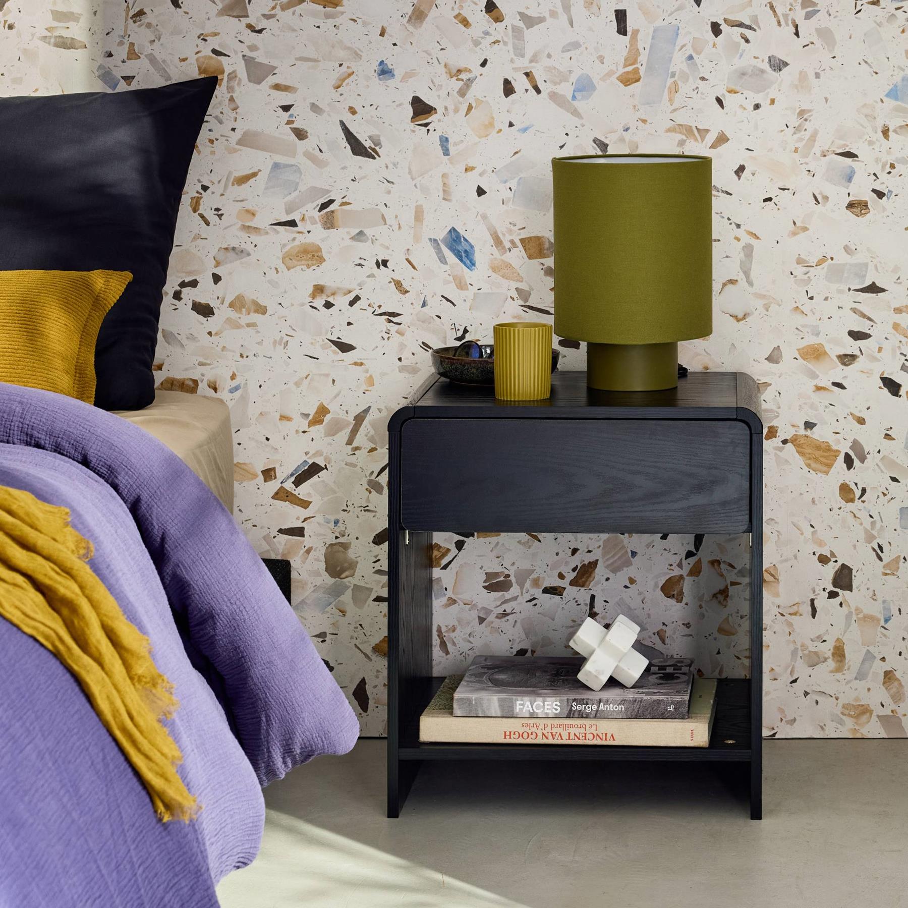 sweeek - Rond nachtkastje in houtdecor, 1 lade en 1 plank