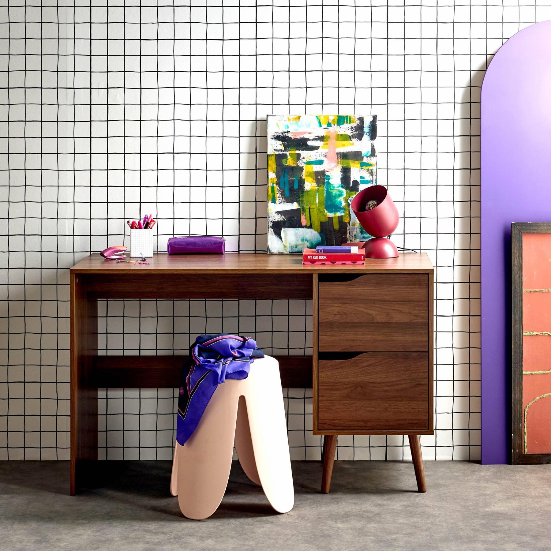 sweeek - Bureau met 2 lades in walnootkleurig hout