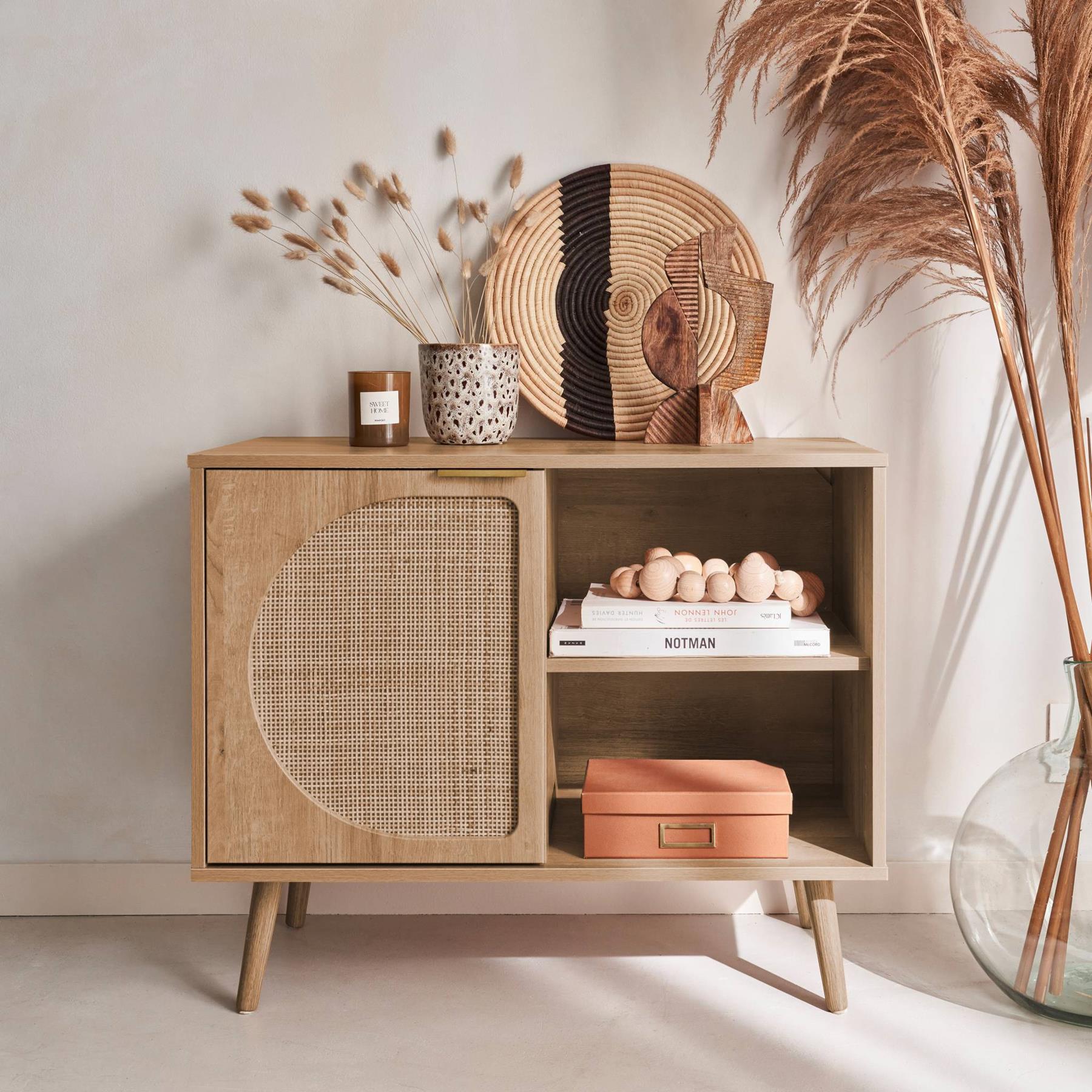 sweeek - Scandinavisch dressoir, hout en rond rietdecor, 1 deur 80cm