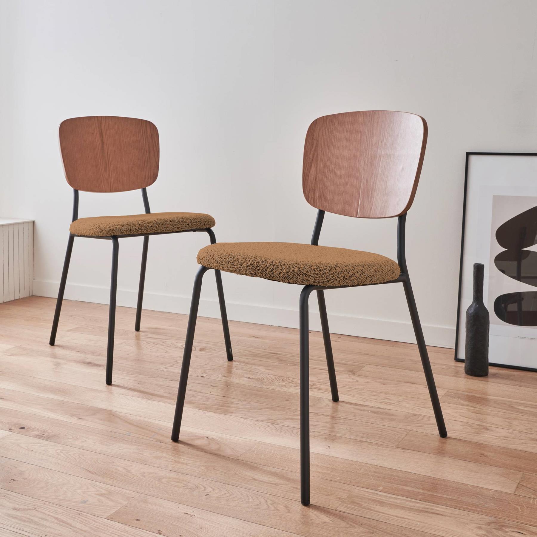 sweeek - Bouclé zitting en houten rugleuning stoel, set van 2