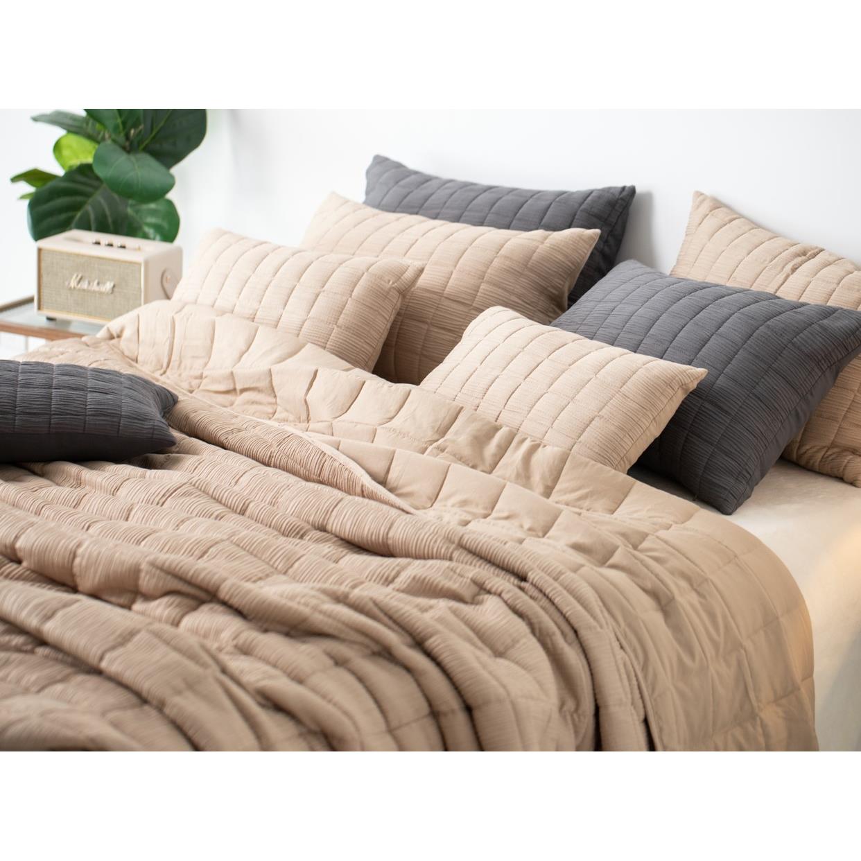 Dutch Decor sierkussen REZA - 40x60 cm Irish Cream