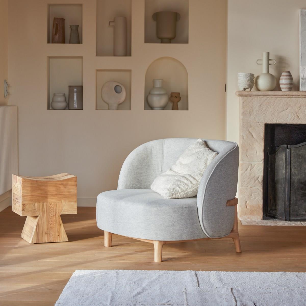 Tikamoon - Hoya - Fauteuil in massief eiken en grijze stof
