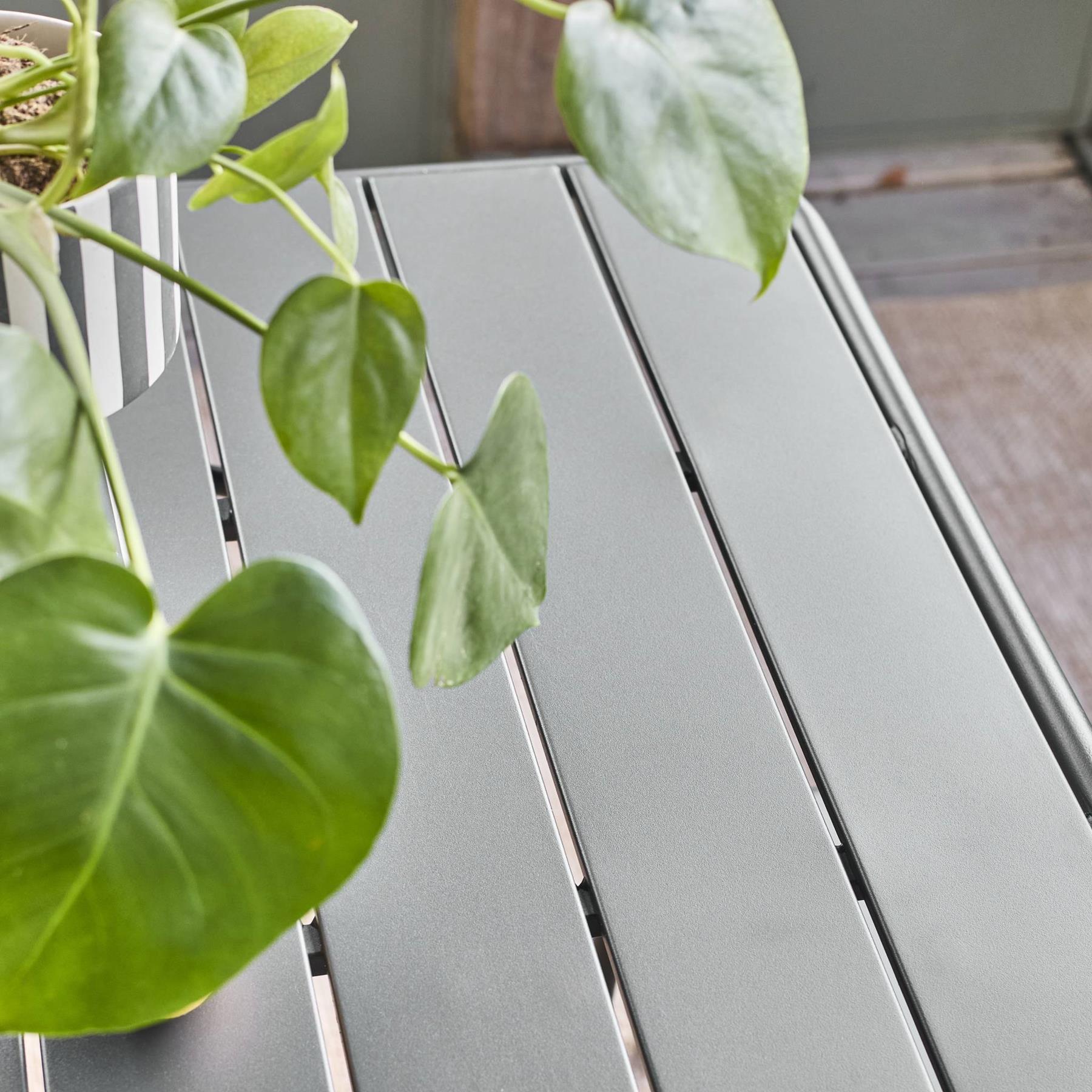 sweeek - 4-persoons metalen opvouwbare tuintafel