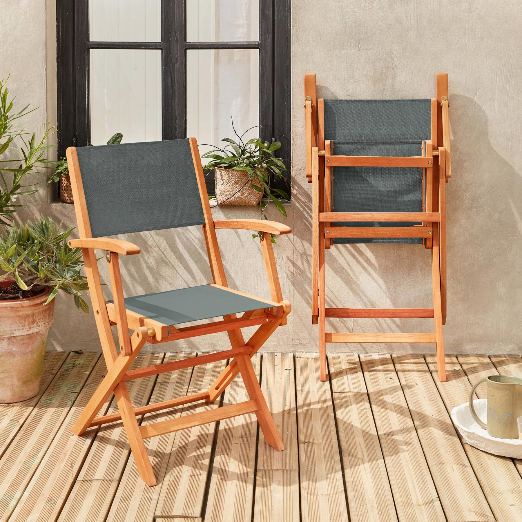 sweeek - Set van twee houten armstoelen