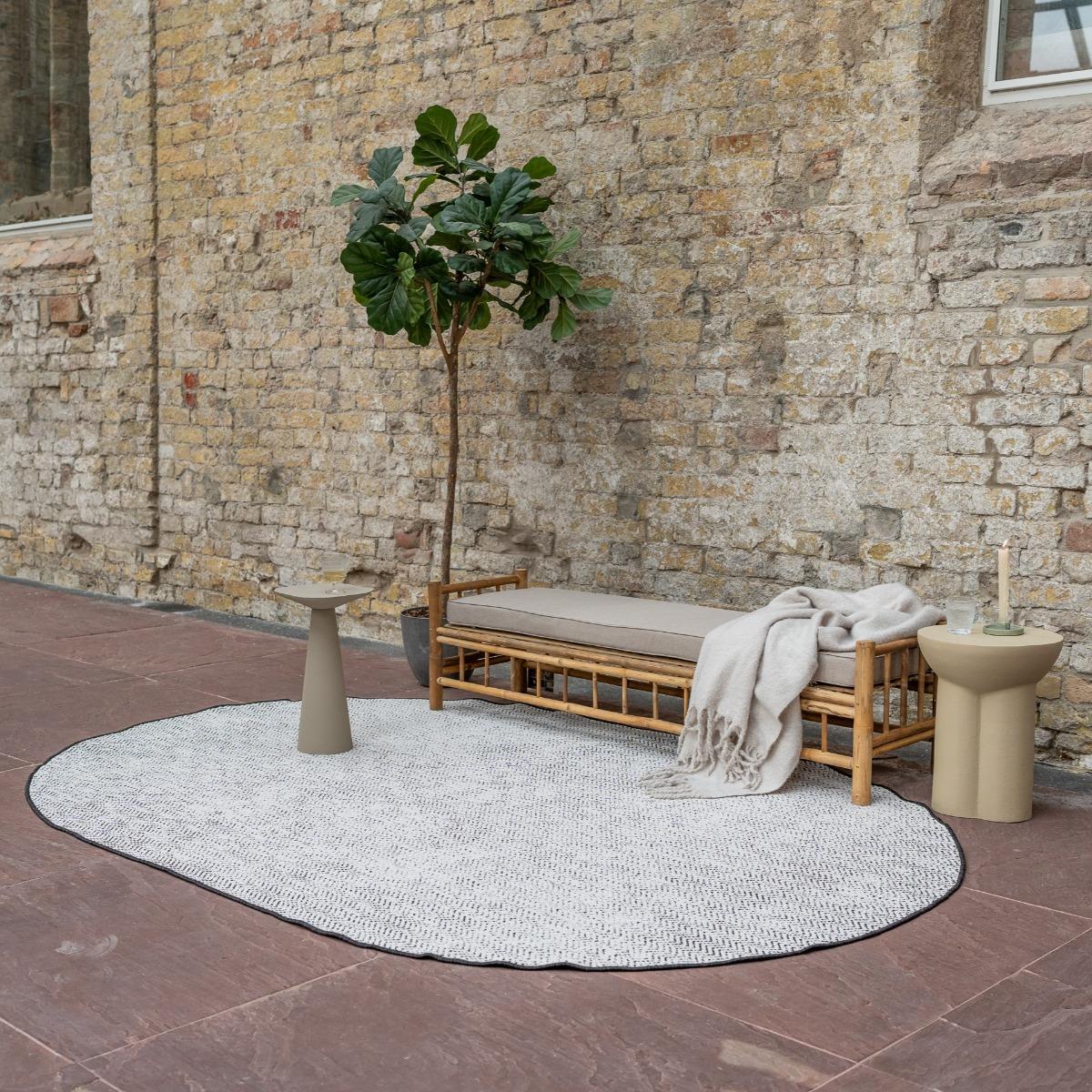 Interieur05 Buitenkleed Dahl Zwart Ovaal 160x230cm
